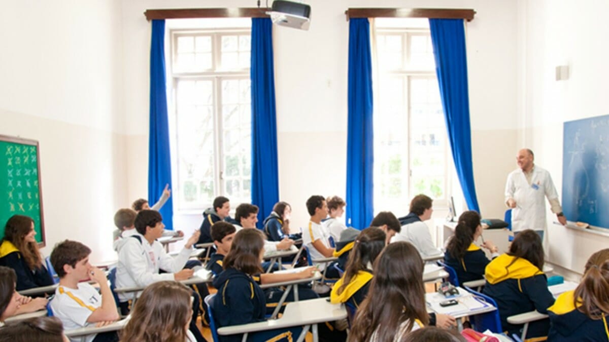 Escola brasileira que não chegou na era conceitual