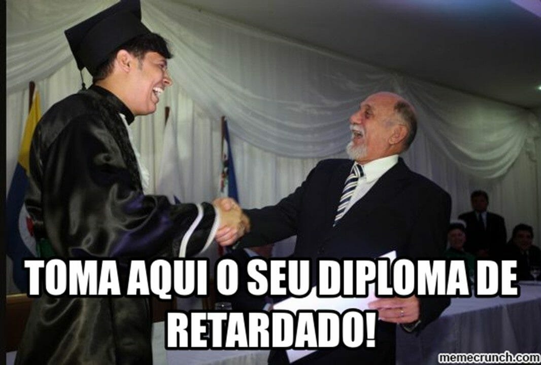 Diploma inútil meme